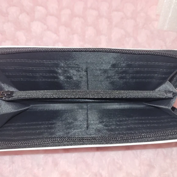 F•R•I•E•N•D•S zip-around wallet - Picture 7 of 16